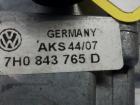 VW T5 Multivan 7H Bj.07 Motor Zuziehhilfe links 7H0843765D