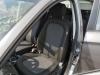 Hyundai i20 original Fahrersitz vorn links Stoff schwarz/grau Bj 2012